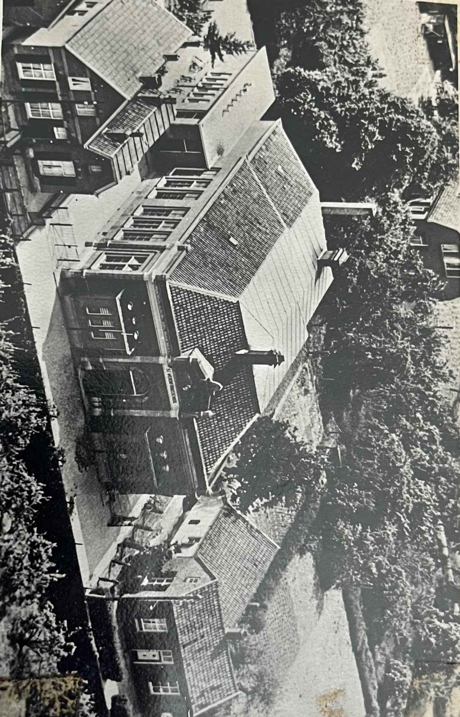 De jongensschool. Links was katholiek rechts protestant 2 1