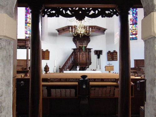 Toegang kerk via poortje