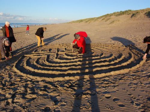 Kunstwerk in het zand